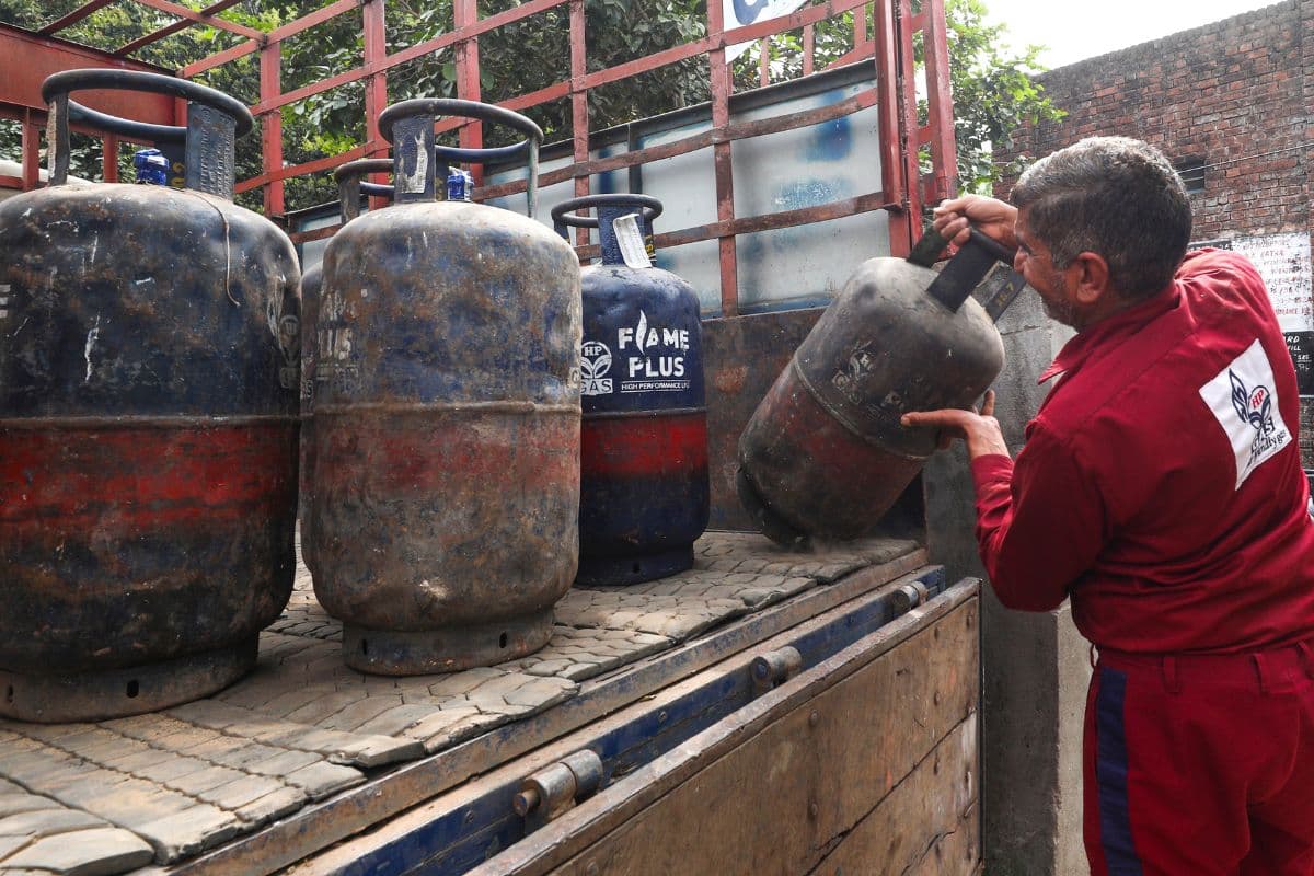महंगाई का झटका: आज से ₹195 महंगा हुआ कमर्शियल LPG गैस सिलेंडर, जानें ताजा कीमत