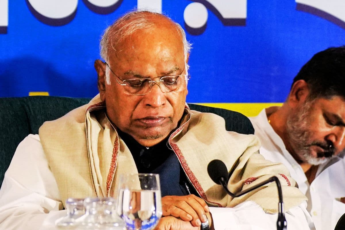 बंगाल के लिए कांग्रेस की 5 गारंटी, किसानों को 15000, महिलाओं को हर माह 2000 रुपए, 200 यूनिट मुफ्त बिजली