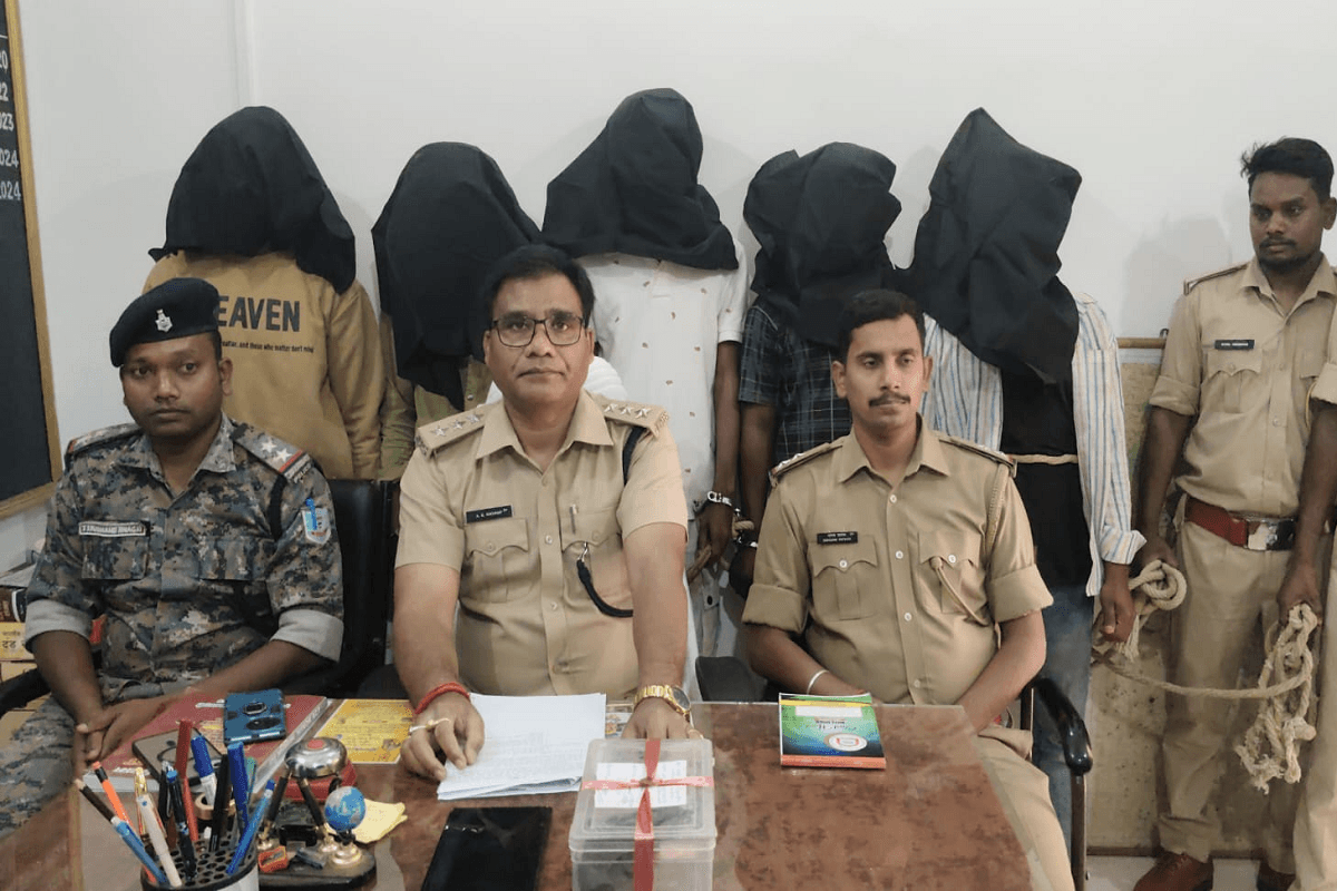 स्मॉल फाइनेंस बैंक कर्मी से लूटपाट का एसडीपीओ ने किया खुलासा, देशी कट्टे के साथ पांच गिरफ्तार