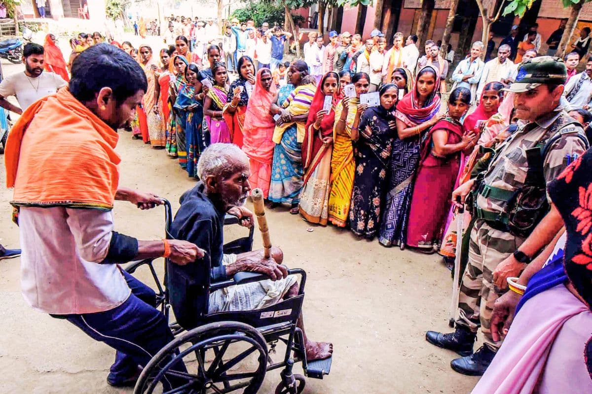 लंबी लाइनों से मुक्ति! चुनाव आयोग ने दी 4660 नये बूथों को मंजूरी, अब 85 हजार से ज्यादा केंद्रों पर होगा वोट