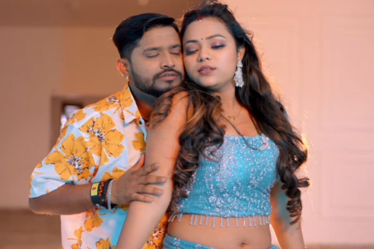 ‘ओठलाली लाली लाली’ सॉन्ग हुआ रिलीज, ब्लू लहंगे में सोना सिंह का चला जादू