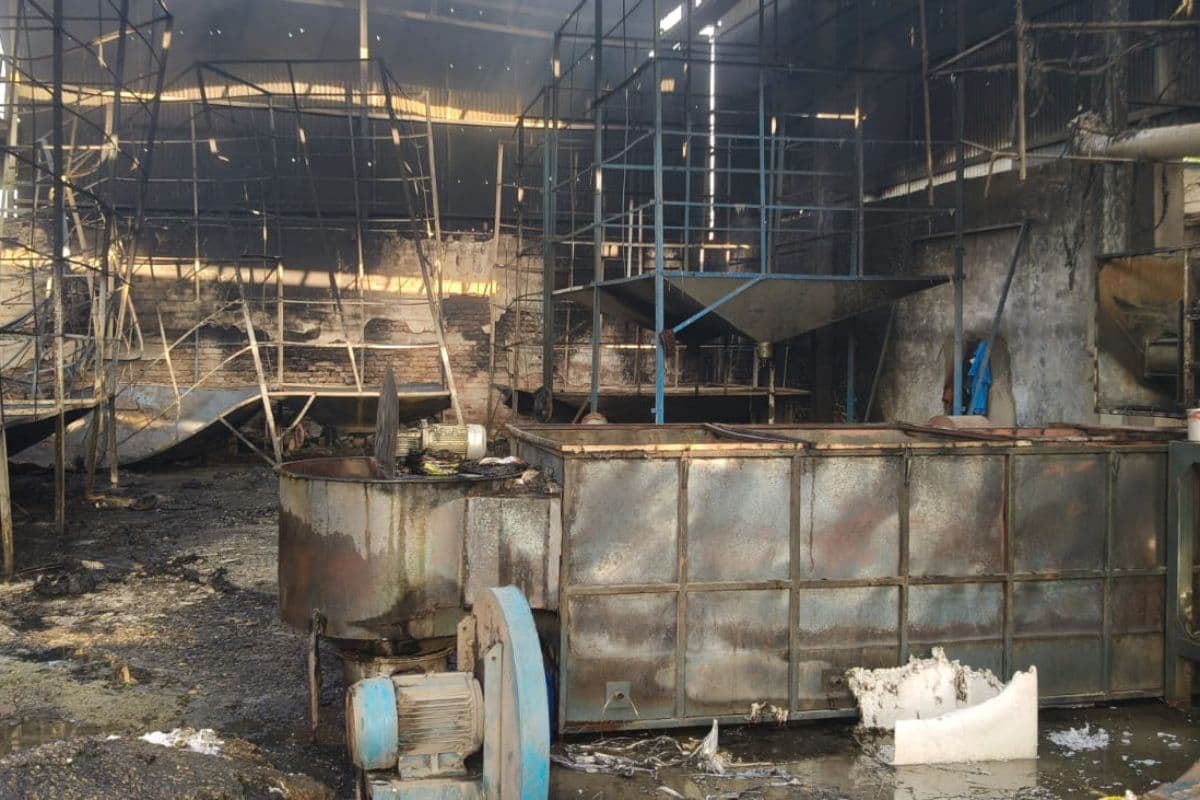 धू-धू कर जली हाजीपुर की फोम फैक्ट्री, जान बचाकर भागे मजदूर, इलाके में मची भगदड़