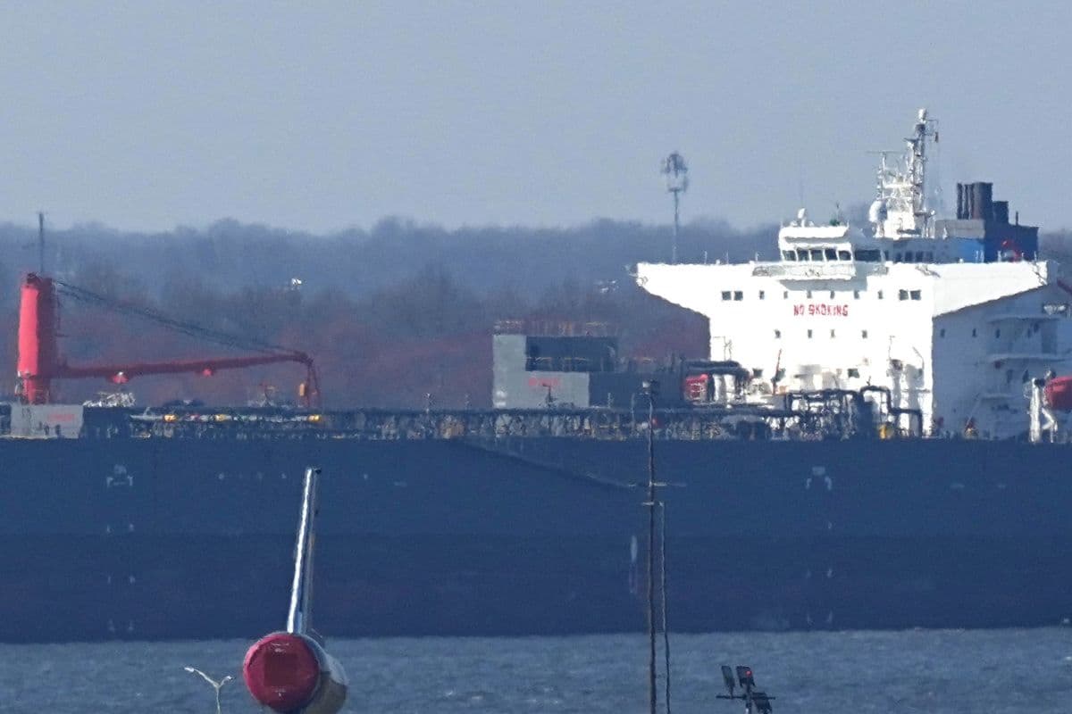 क्या पेमेंट की वजह से चीन की ओर मुड़ा ईरानी तेल से भरा जहाज? सरकार ने दिया इस सवाल का जवाब