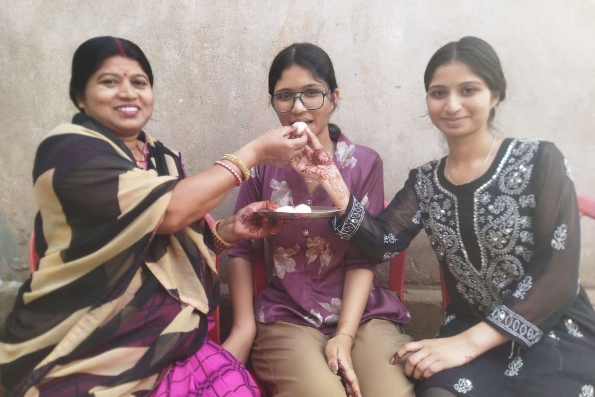 पश्चिमी सिंहभूम में सब्जी विक्रेता की बेटी ने रचा इतिहास: नोवामुंडी की अंजलि पोद्दार ने मैट्रिक में हासिल किए 93.40% अंक