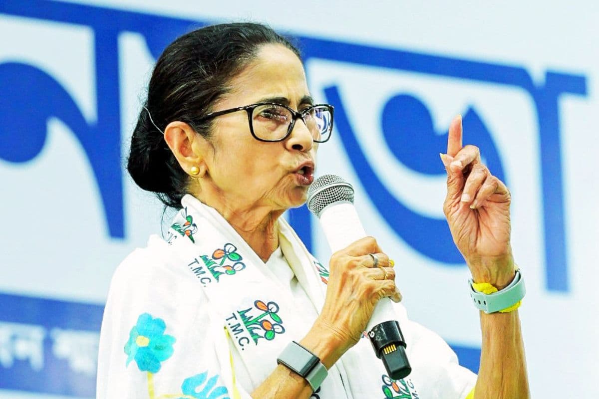 मालदा कांड पर भड़कीं ममता बनर्जी, कहा- आग से खेल रहे BJP और चुनाव आयोग, अमित शाह इस्तीफा दें