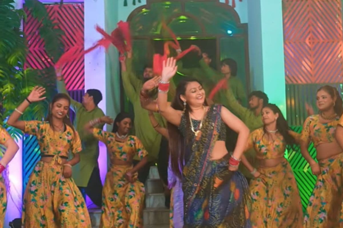 ‘कच कच धरेला’ में खुशी कक्कड़ की आवाज का जादू, प्रिया रघुवंशी की अदाओं ने बढ़ाई धड़कनें