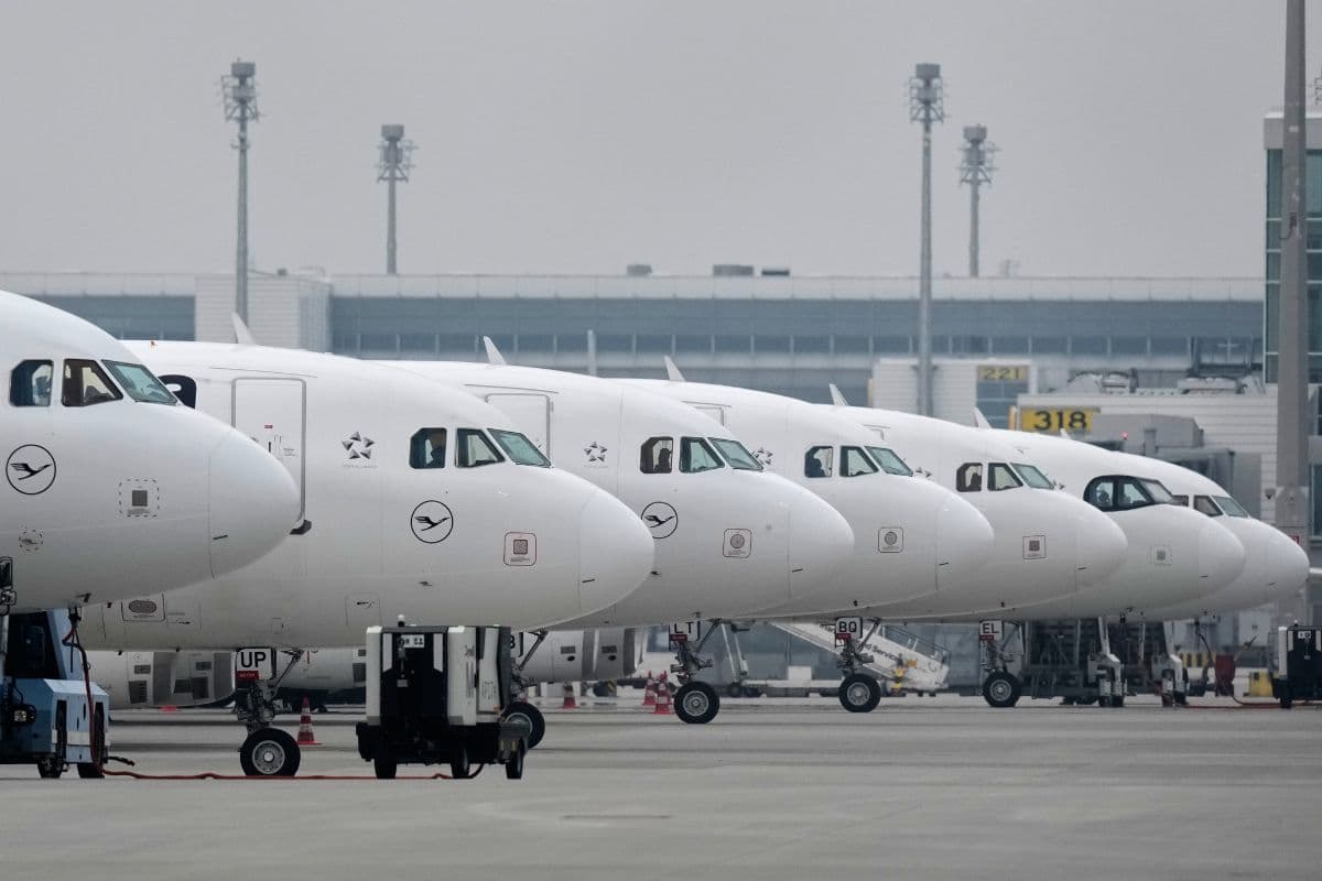 गर्मी में उड़ानों पर लगा ब्रेक, इस एयरलाइन ने कैंसिल किये 20 हजार फ्लाइट्स