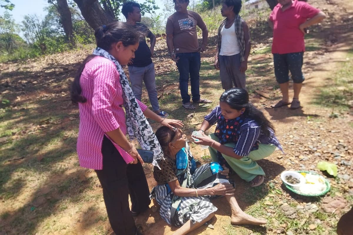 नोवामुंडी में मानवता की मिसाल, दो दिन बाद सकुशल मिली लापता बुजुर्ग महिला