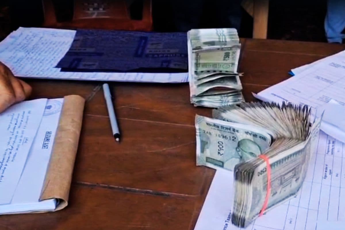 पुरुलिया में इलेक्शन से पहले एक्शन, नाका चेकिंग में सफेद कार से मिले 90 हजार रुपए