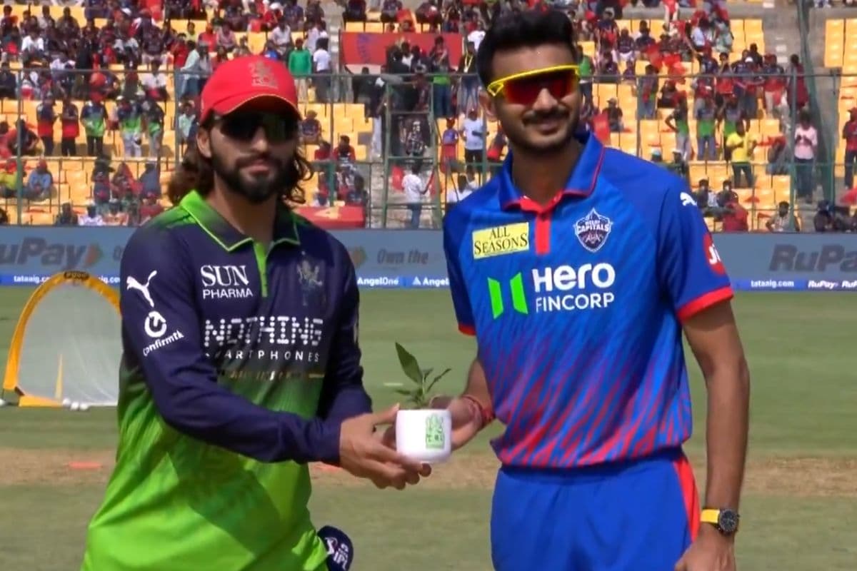 RCB vs DC: दिल्ली ने जीता टॉस, आरसीबी की पहले बैटिंग, देखें प्लेइंग XI