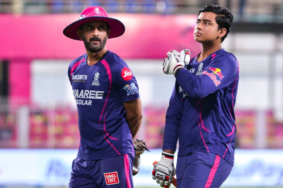 वैभव सूर्यवंशी के पास बैठकर राजस्थान के मैनेजर ने चलाया फोन, क्या एक्शन लेगा बोर्ड?