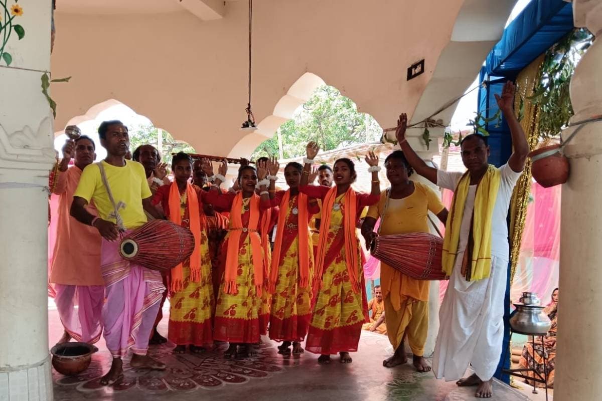 खरसावां उदालखाम गांव में 16 प्रहर हरिनाम संकीर्तन समापन, हरे कृष्ण-हरे राम की रही गूंज