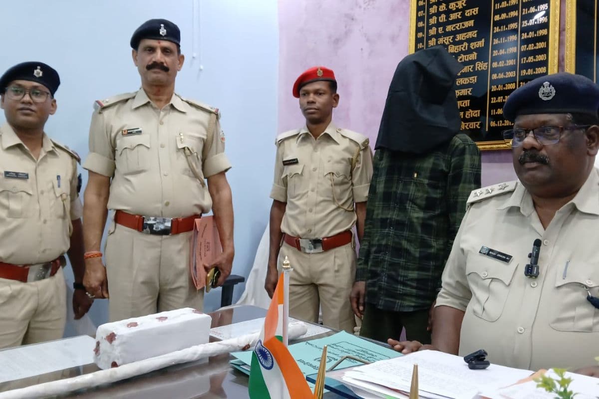 सिमडेगा में शर्मसार हुए रिश्ते, शराब के नशे में बेटे ने पिता को कुल्हाड़ी से काटा, आरोपी पुत्र गिरफ्तार