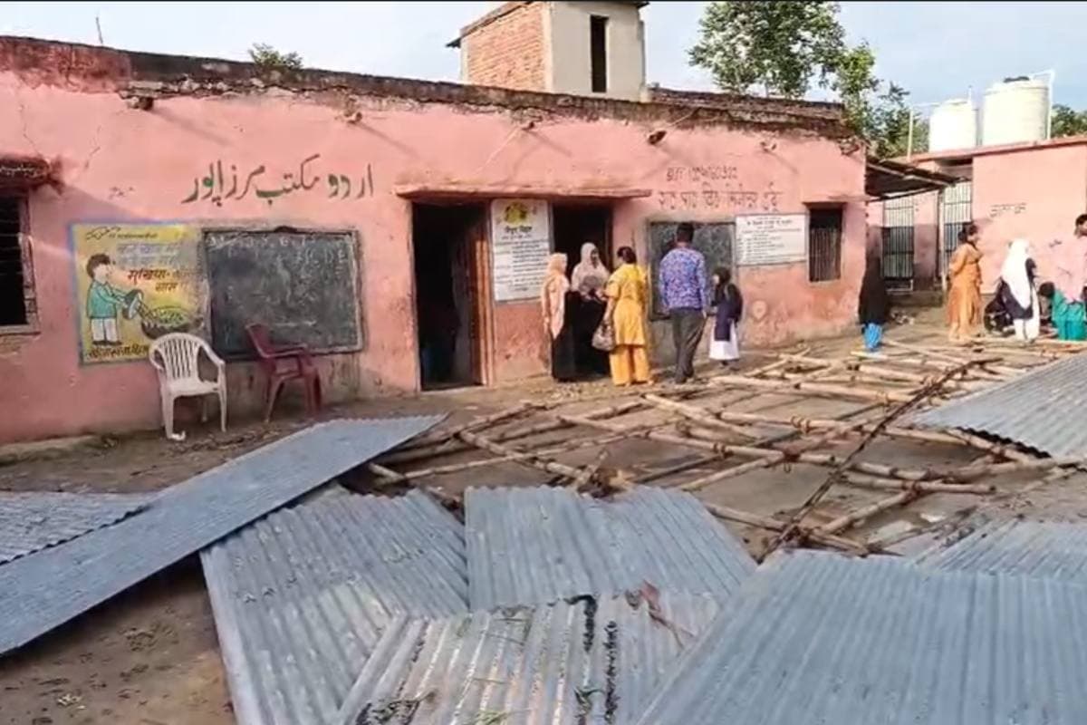 Sitamarhi News: आंधी-पानी से भारी तबाही, स्कूल और मकान को भारी क्षति