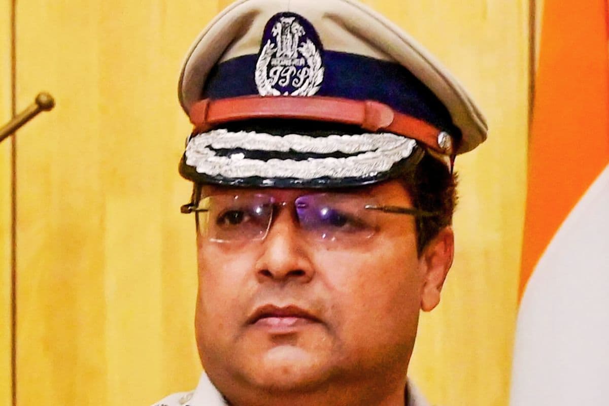 कोलकाता के पूर्व पुलिस कमिश्नर को ECI ने बनाया तमिलनाडु का ऑब्जर्वर, ममता के भरोसेमंद IPS बोले- बीमार हूं