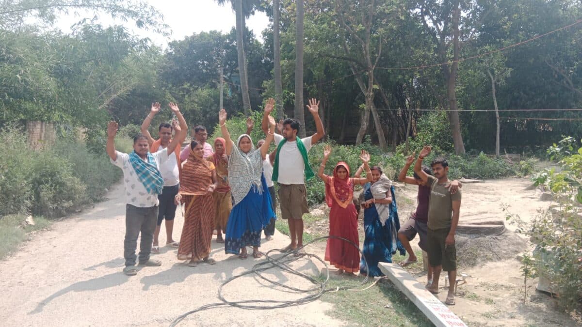 समस्तीपुर के दलसिंहसराय में टूटा बिजली पोल