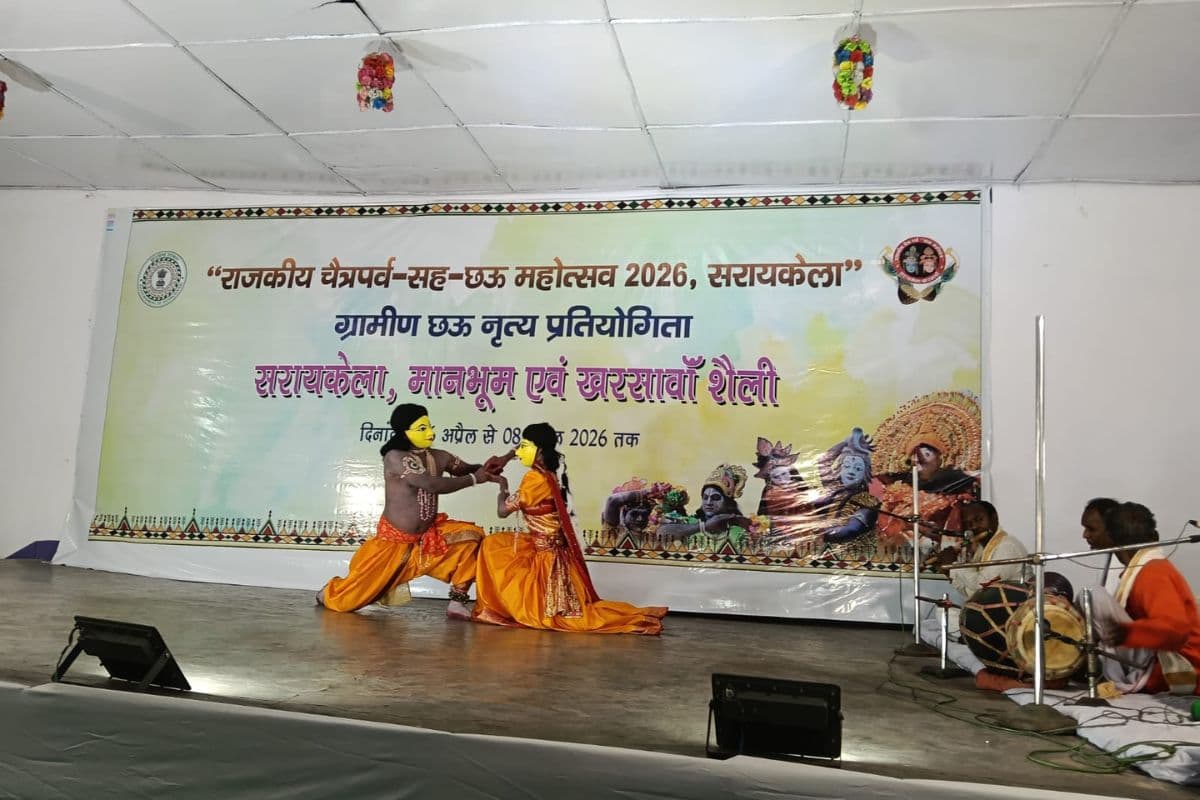 सरायकेला में चैत्र महोत्सव को लेकर छऊ नृत्य प्रतियोगिता शुरू
