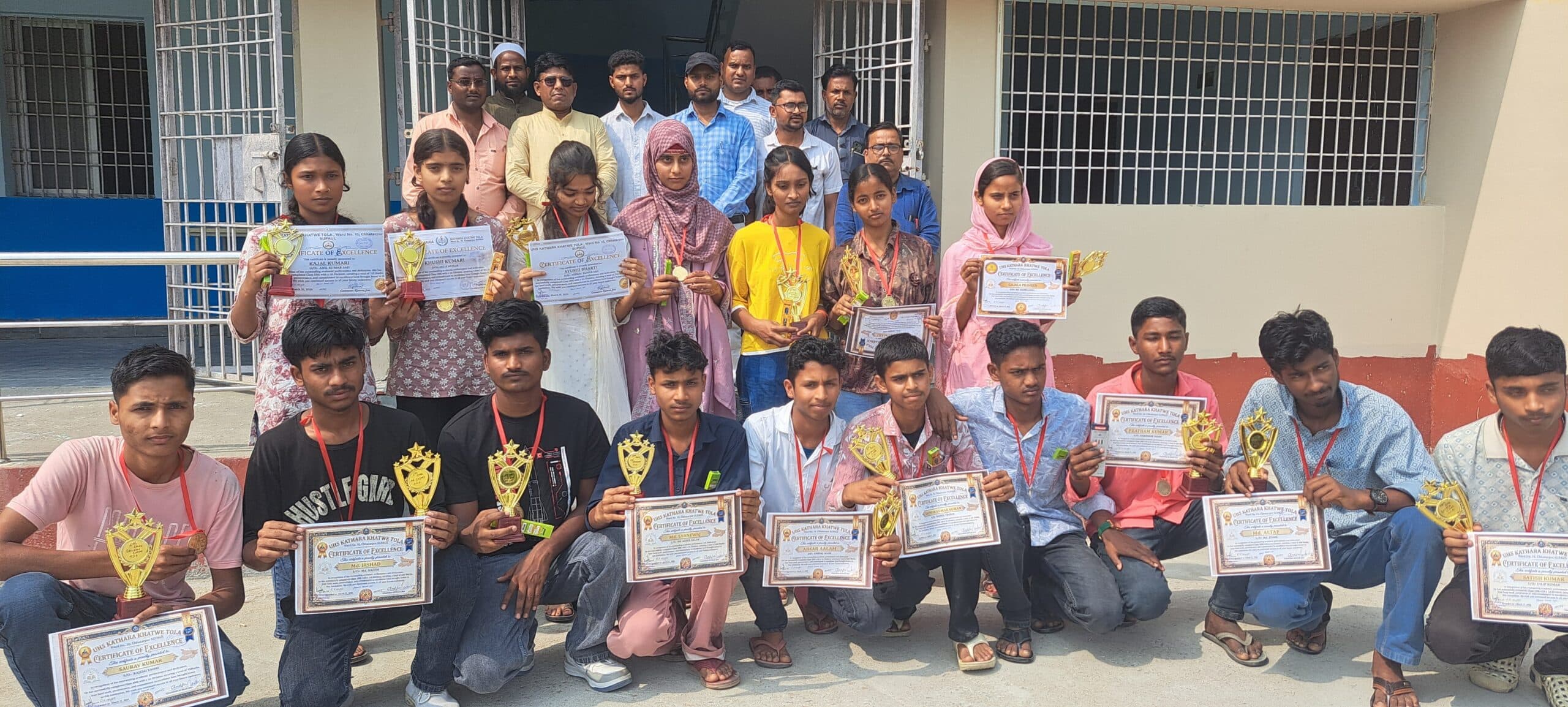 मैट्रिक परीक्षा में उत्कृष्ट स्थान प्राप्त करने वाले छात्र-छात्राएं हुए सम्मानित