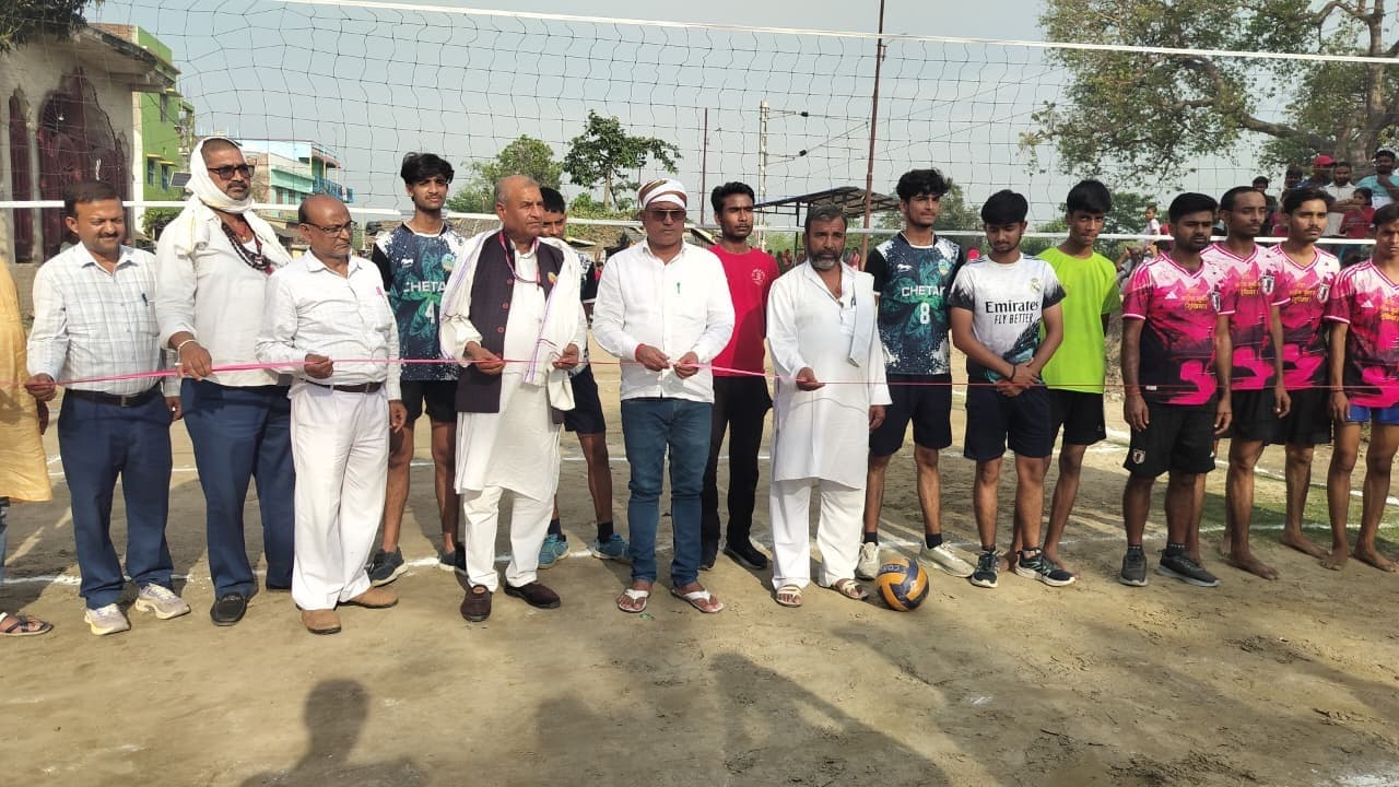 मठाही में मां दुर्गा वॉलीबॉल टूर्नामेंट का आगाज, उद्घाटन मैच में मेजबान टीम की दमदार जीत