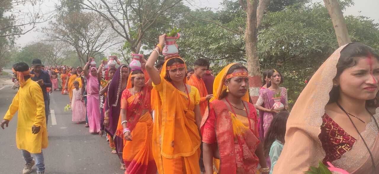 अष्ट्याम संकीर्तन को लेकर निकाली गयी कलश शोभायात्रा