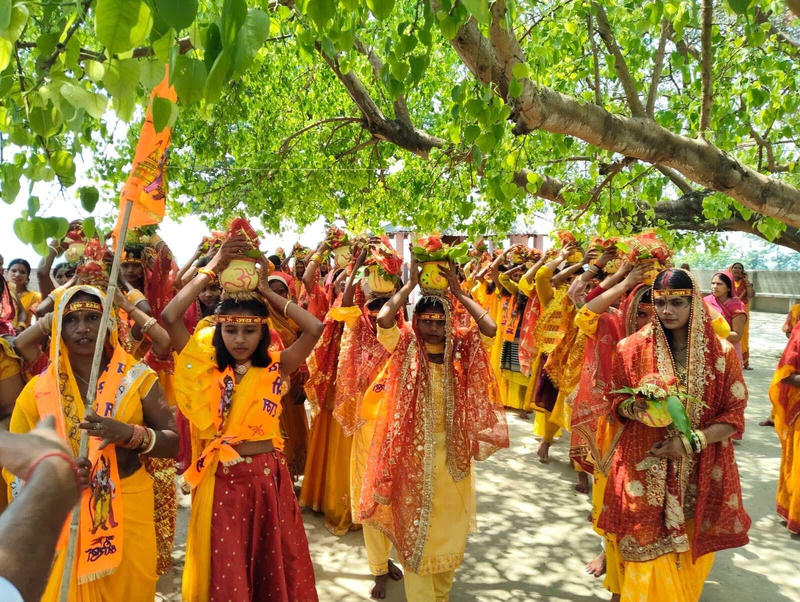 बोरने स्थान में रामधुन यज्ञ को लेकर निकली भव्य कलश शोभायात्रा, भक्तिमय हुआ माहौल