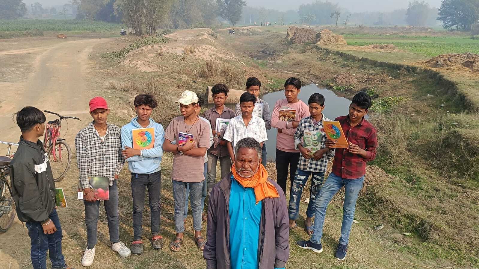 बाढ़ में ध्वस्त हुई मुख्यमंत्री ग्रामीण सड़क की नहीं बदली सूरत, ग्रामीण आक्रोशित