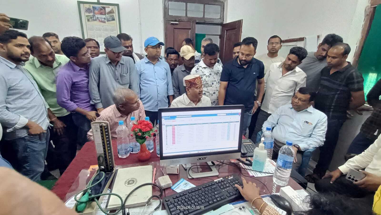 Seraikela Kharsawan News : सीनी रेलवे अस्पताल की बदहाली ने ली रेलकर्मी की जान, हंगामा