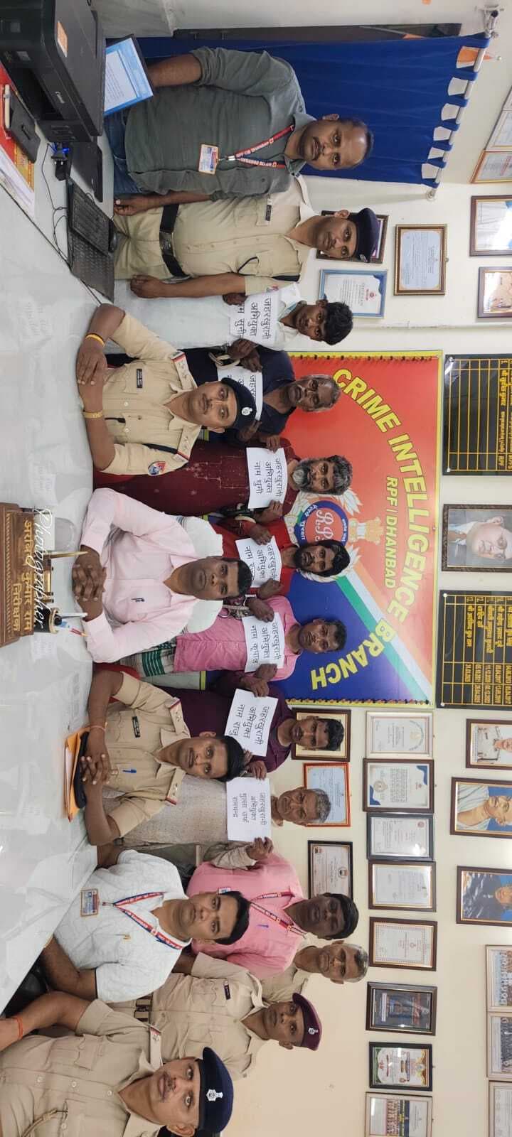 Dhanbad News: साधु के वेश में करते थे ठगी, सात गिरफ्तार