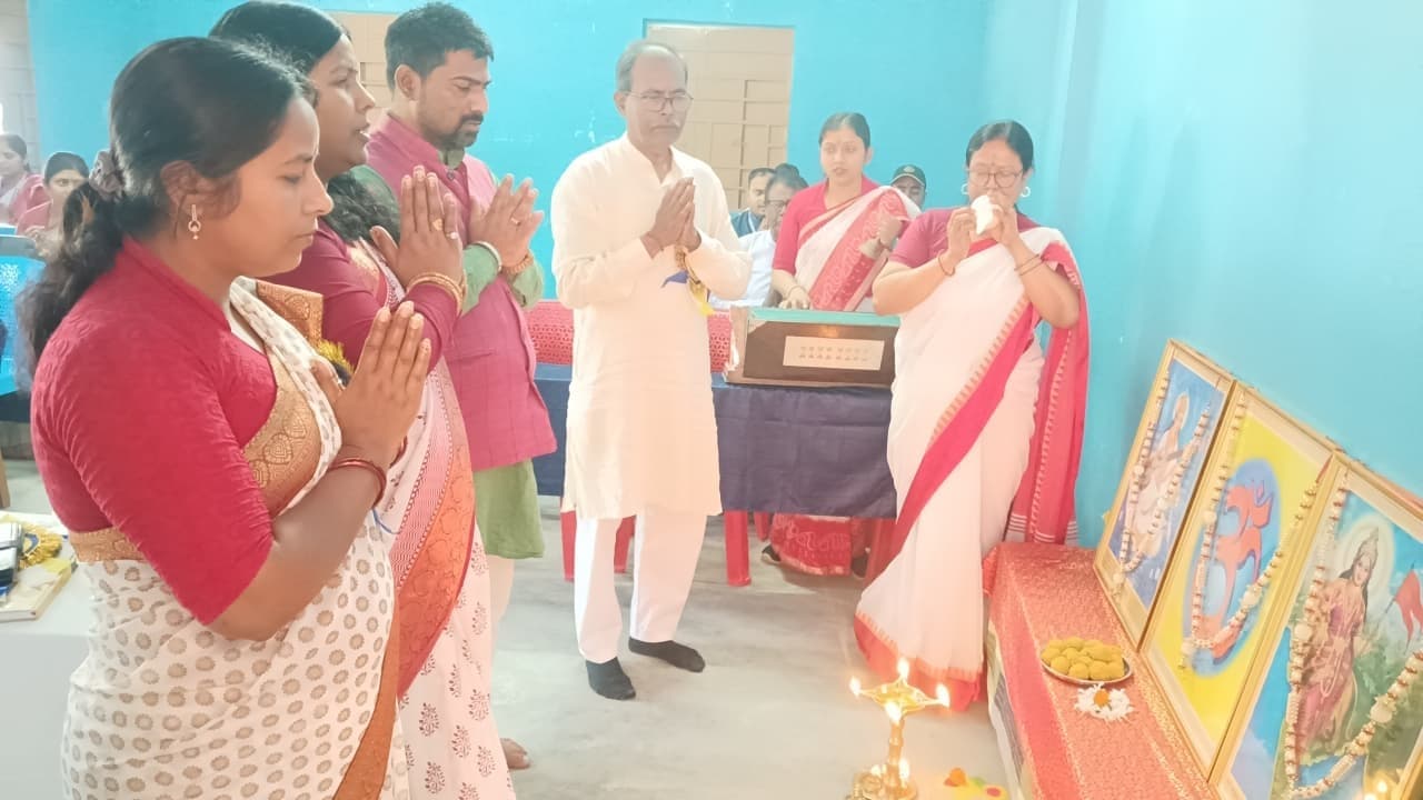 केवल पाठ्यक्रम तक सीमित न रहें शिक्षक, बच्चों में व्यक्तित्व निर्माण भी करें