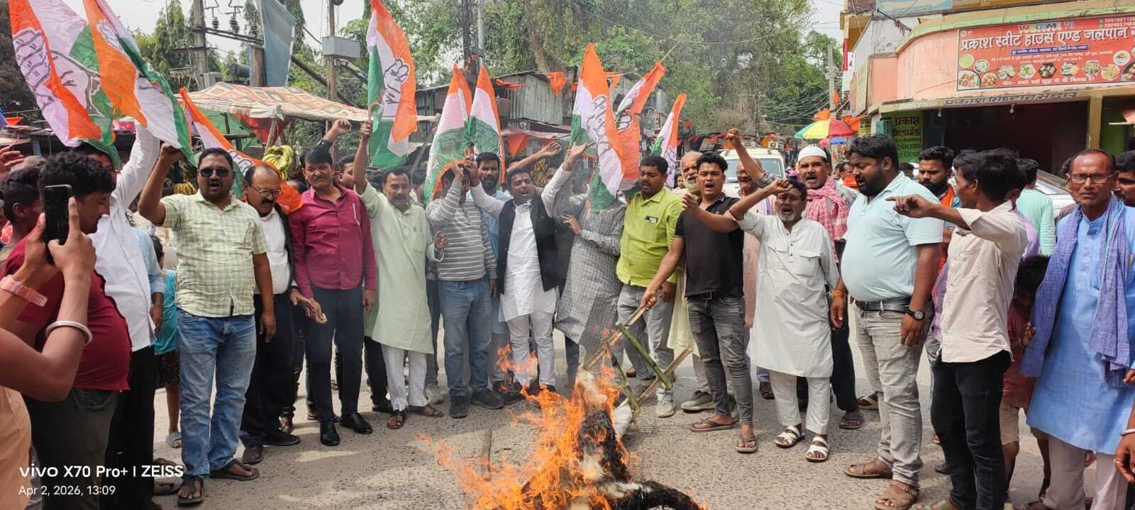 कांग्रेसियों ने पीएम का किया पुतला दहन