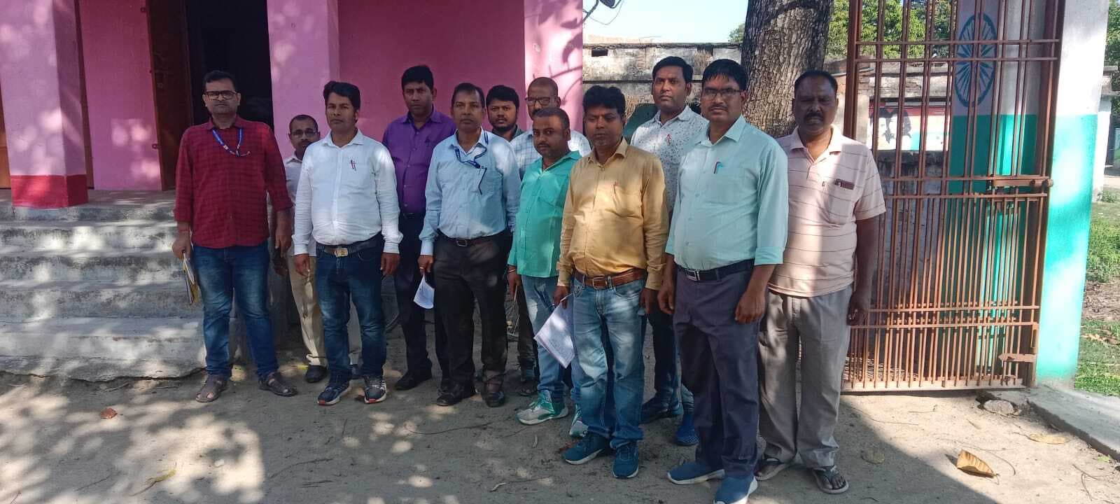 डीईओ ने मॉडल स्कूल का किया निरीक्षण, बेहतर शिक्षा व्यवस्था को लेकर दिये निर्देश