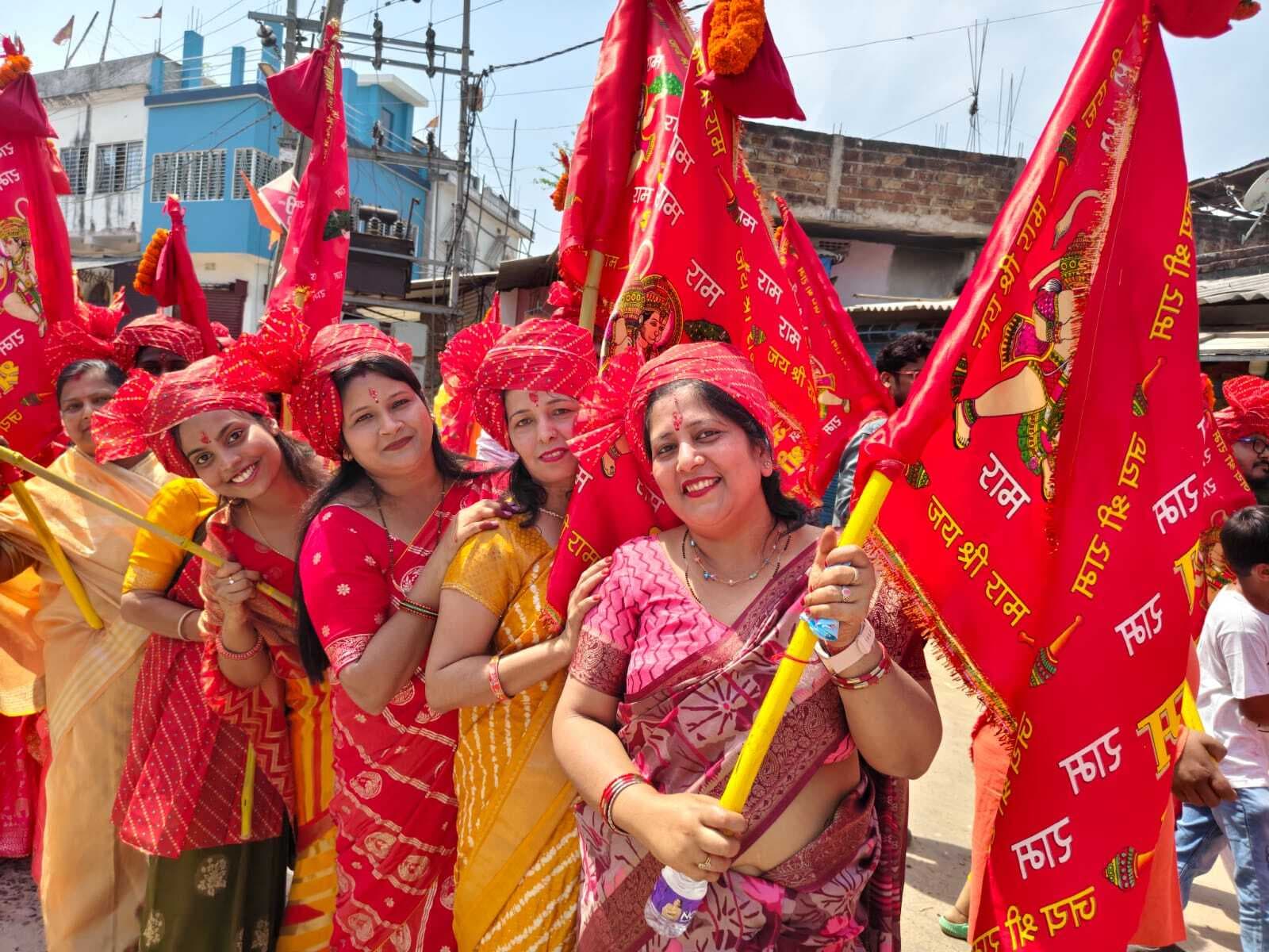 चैत्र पूर्णिमा पर मुरलीगंज में हनुमान जयंती धूमधाम से मनाई, भव्य निशान यात्रा और भंडारे का आयोजन