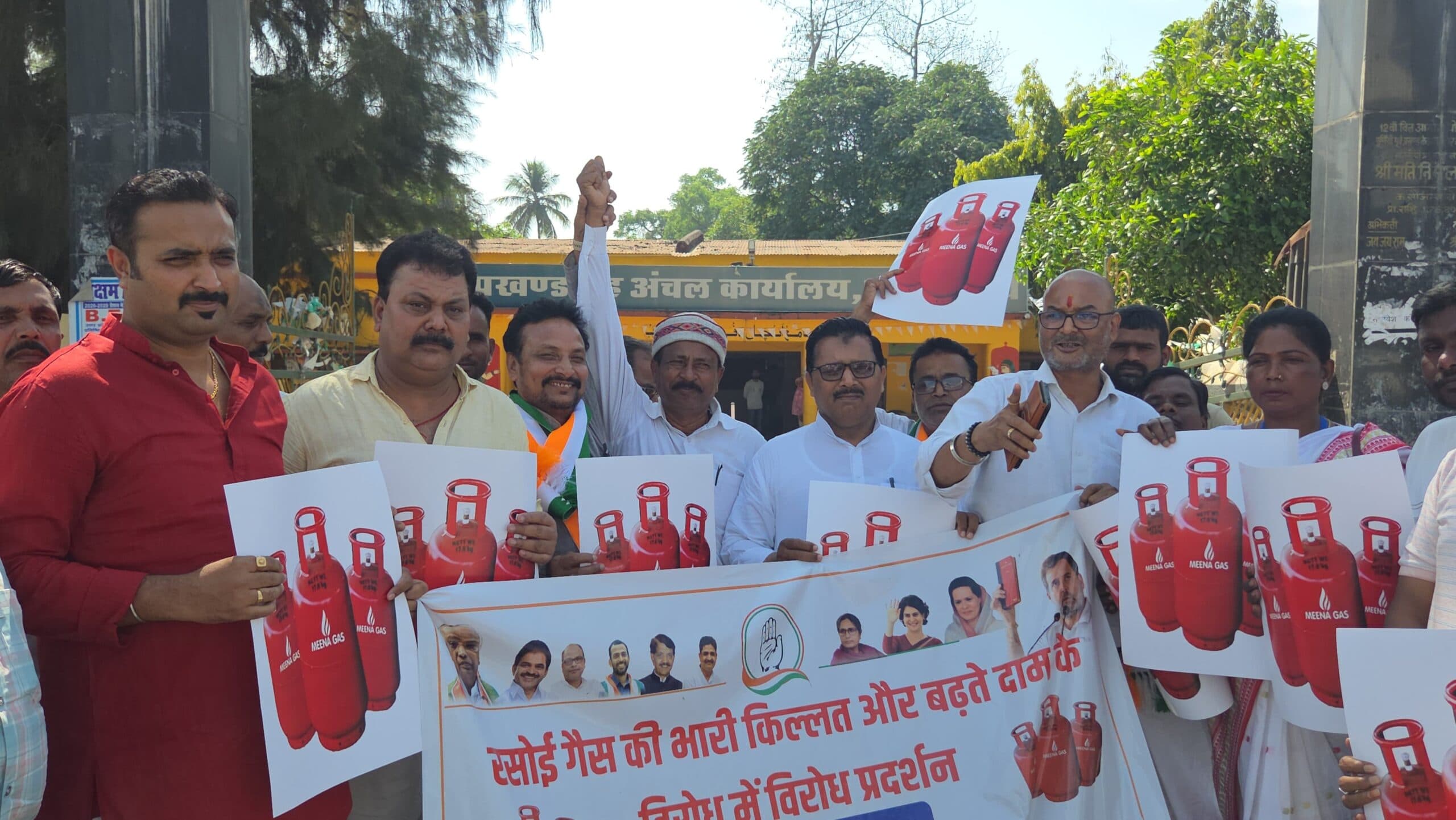 गैस की किल्लत को लेकर कांग्रेस ने किया विरोध प्रदर्शन