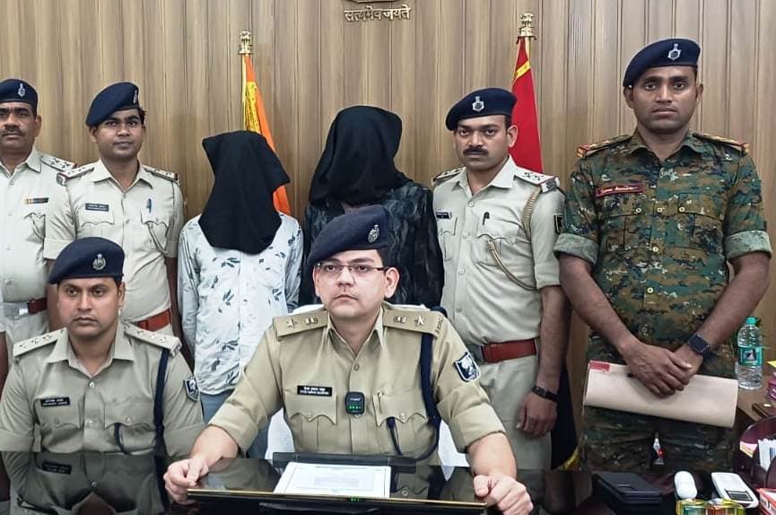 खेत में बने झोपड़ी में बन रहा था मौत का सामान, कर्नल व अभिमन्यु गिरफ्तार