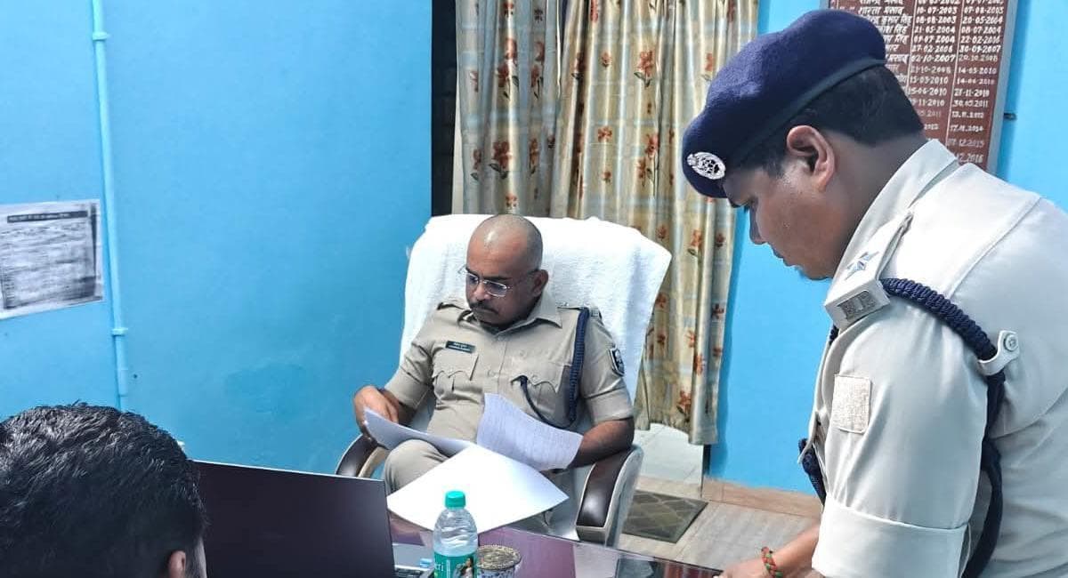 एसपी ने किया जोगबनी थाना का निरीक्षण