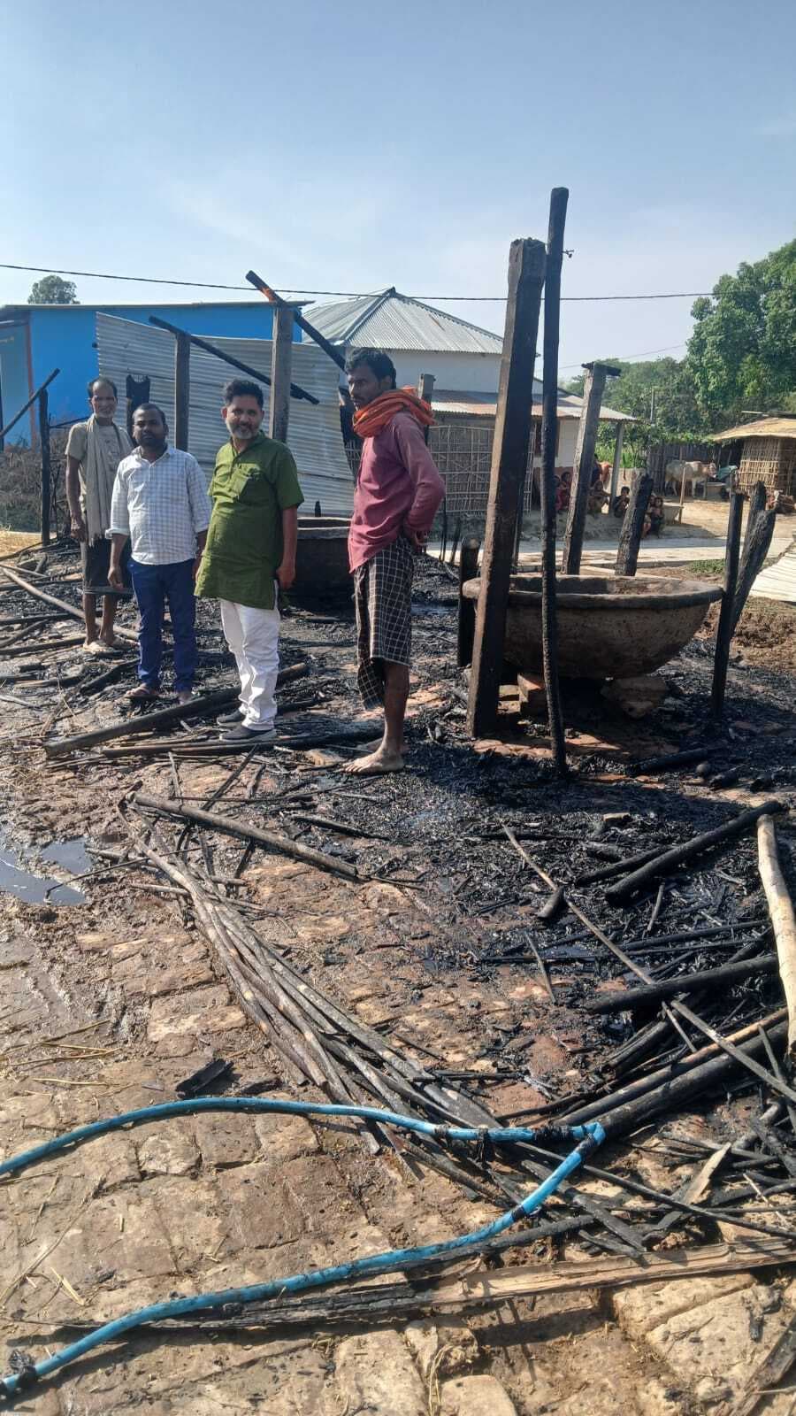 आग से दो घर जले, लाखों की क्षति