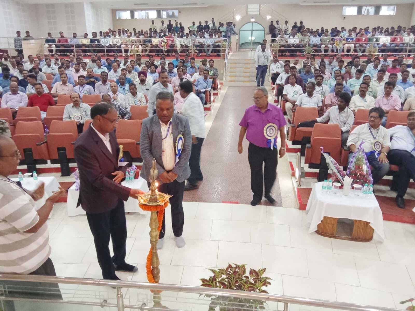 East Singhbhum News : सुरक्षा नियमों का पालन करना सामूहिक जिम्मेवारी : डॉ राव