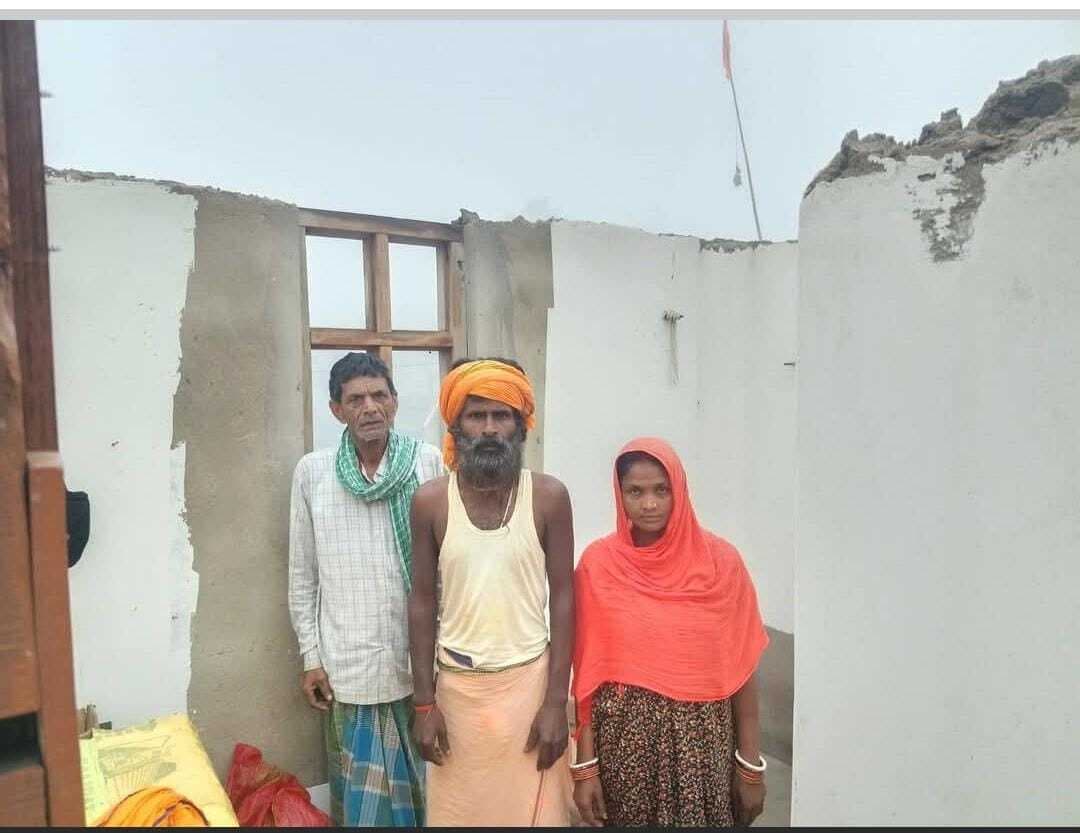 मुखिया ने सीओ से की मुआवजे की मांग