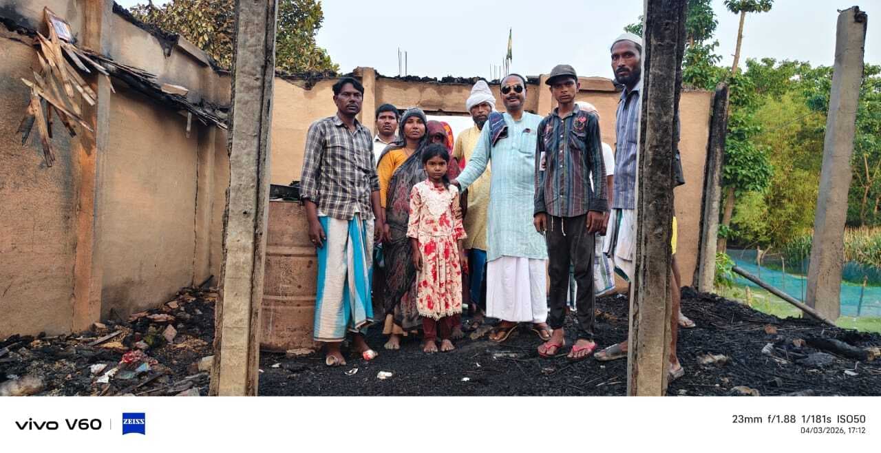 अगलगी की घटना में तीन घर जलकर राख, लाखों की संपत्ति खाक