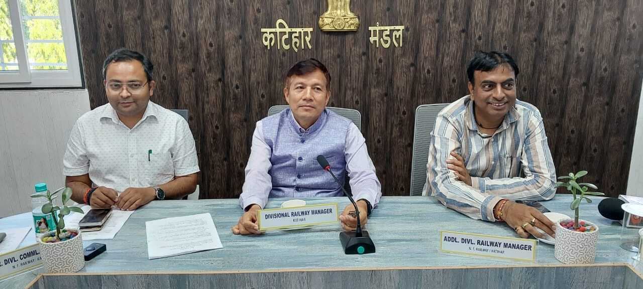 कटिहार रेल मंडल में रेल यात्रियों से 909 करोड़ प्राप्त हुए राजस्व