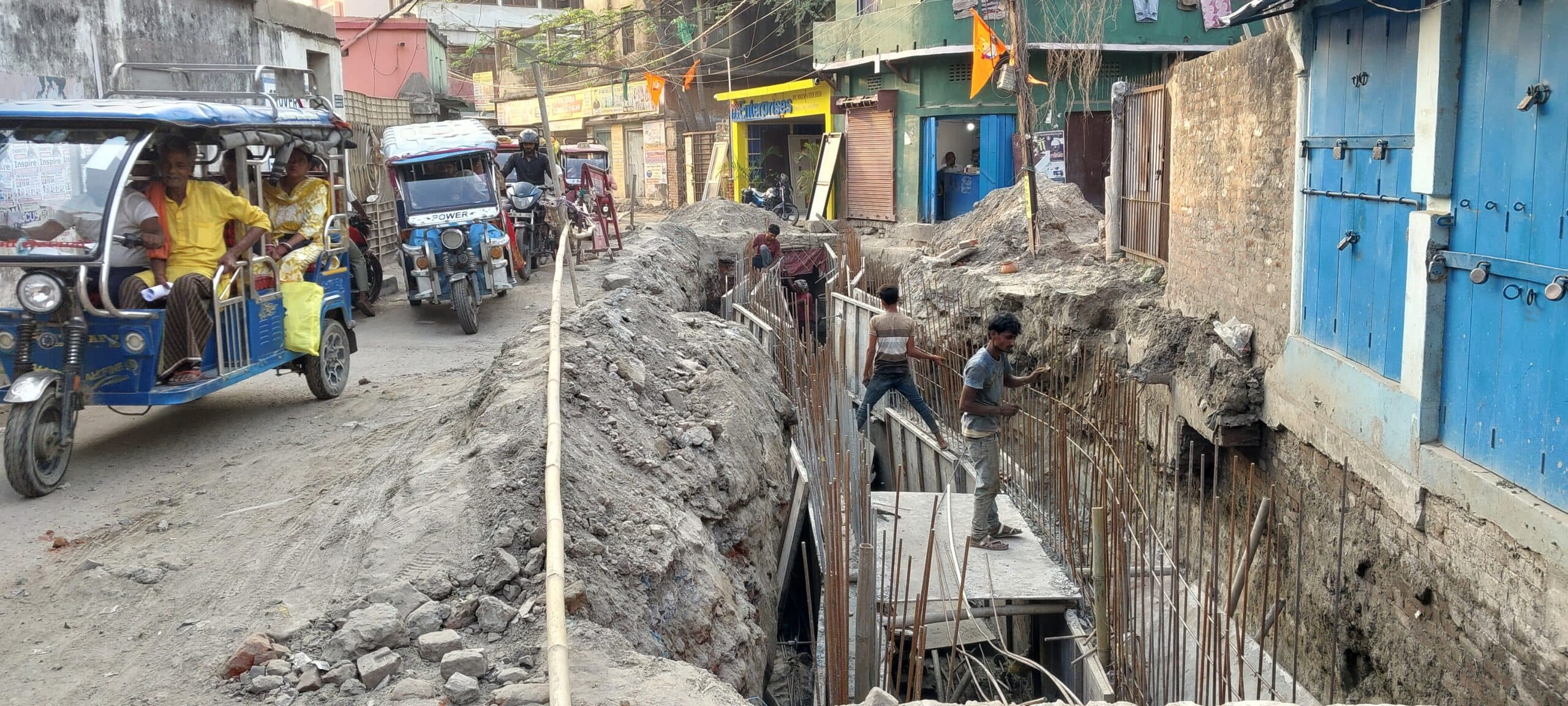 ड्रेनेज निर्माण में लापवाही, कभी भी घट सकती है बड़ी दुर्घटना