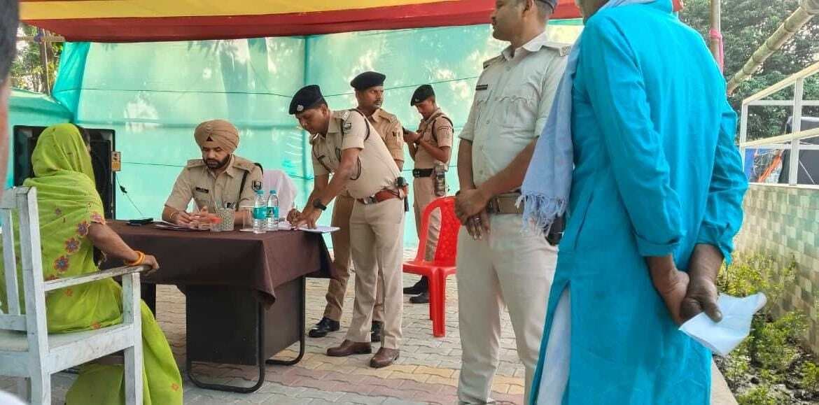 एसपी ने थाना में लोगों की सुनी फरियाद, दिया कार्रवाई का भरोसा