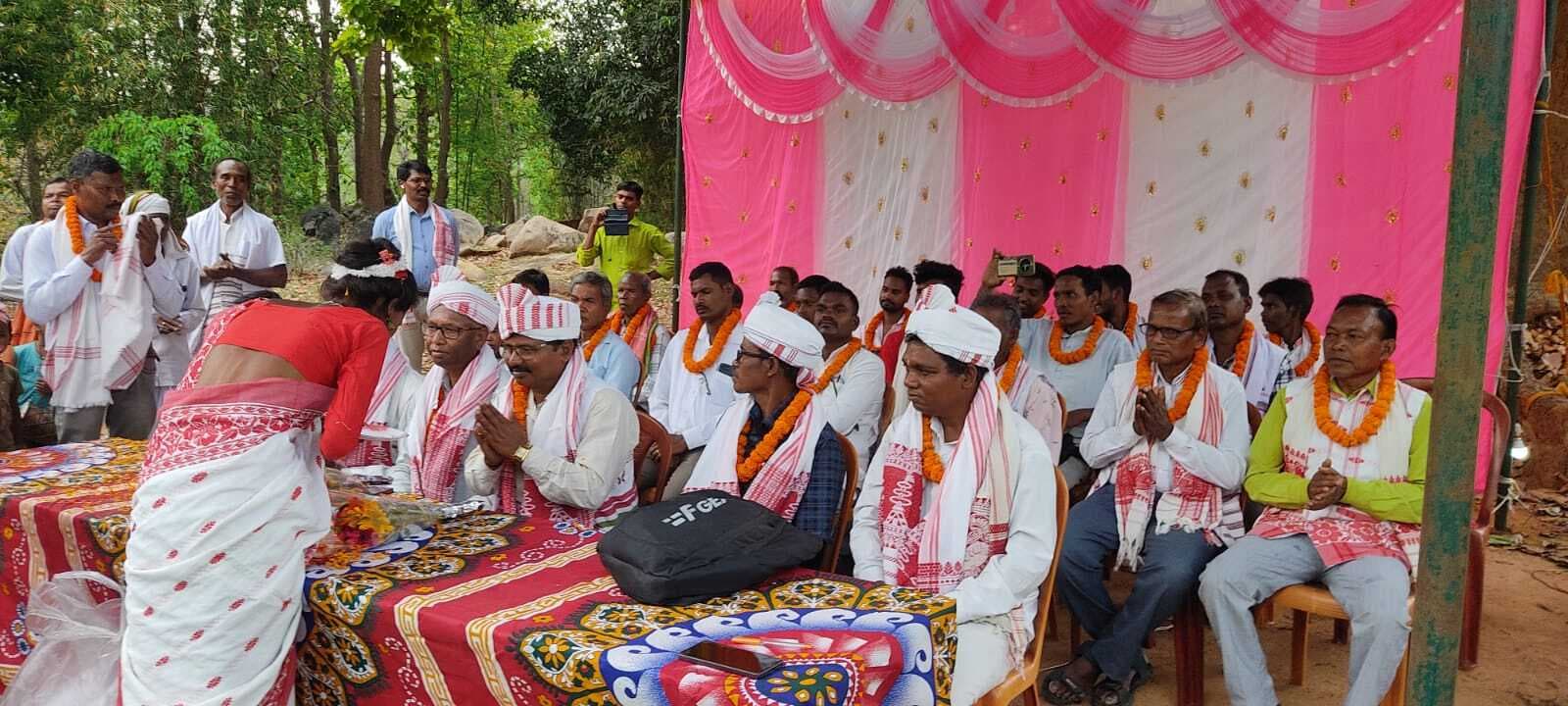 चेरो रौतिया समिति ने मनाया सरहुल