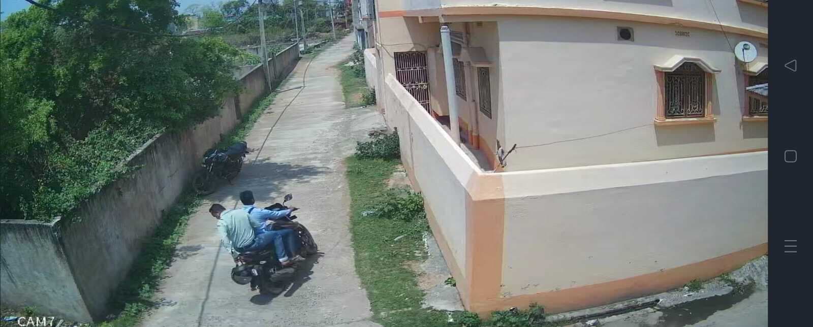 सीआरपीएफ जवान की पत्नी से उचक्कों ने एक लाख का जेवर ले भागा