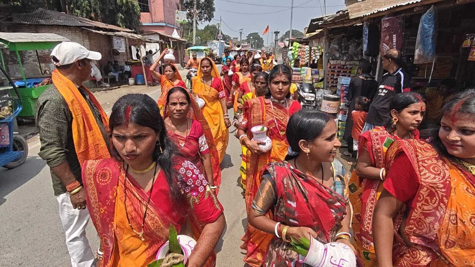 कलश यात्रा के साथ हरिनाम संकीर्तन का शुभारंभ