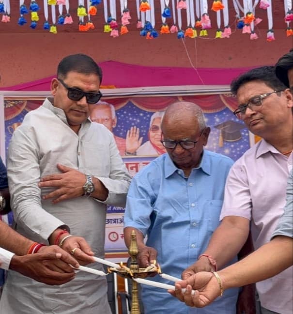 मेधावी छात्र-छात्राओं को किया गया सम्मानित