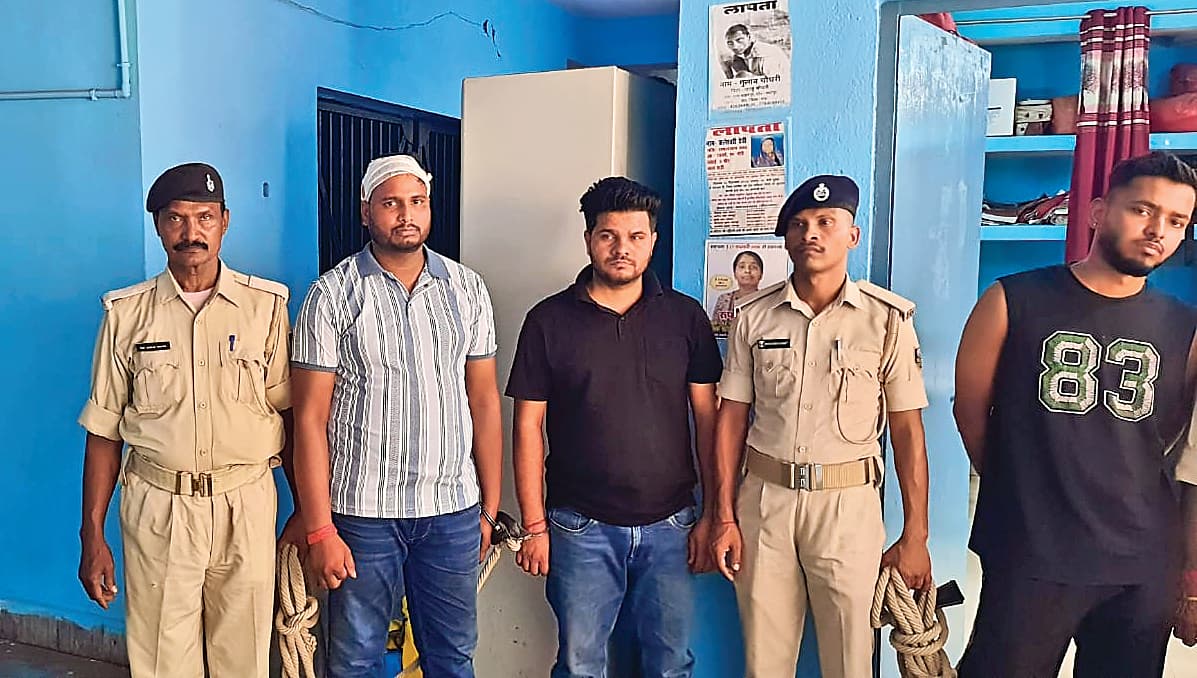 दोगुने पैसे के चक्कर में ठगाया व्यवसायी, ठगों को बंधक बना पीटा, अब दोनों पक्ष जेल में
