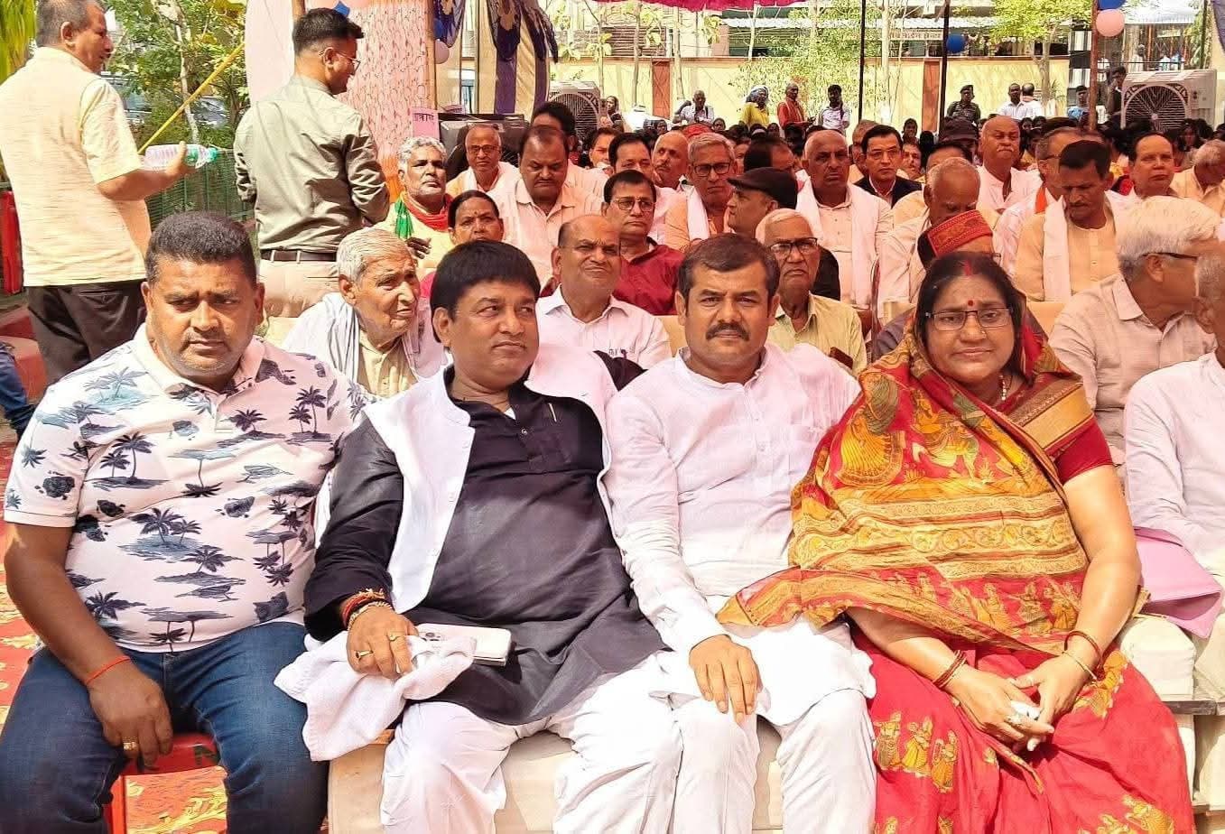 वारिसलीगंज महिला कॉलेज में संस्थापक की प्रतिमा का अनावरण