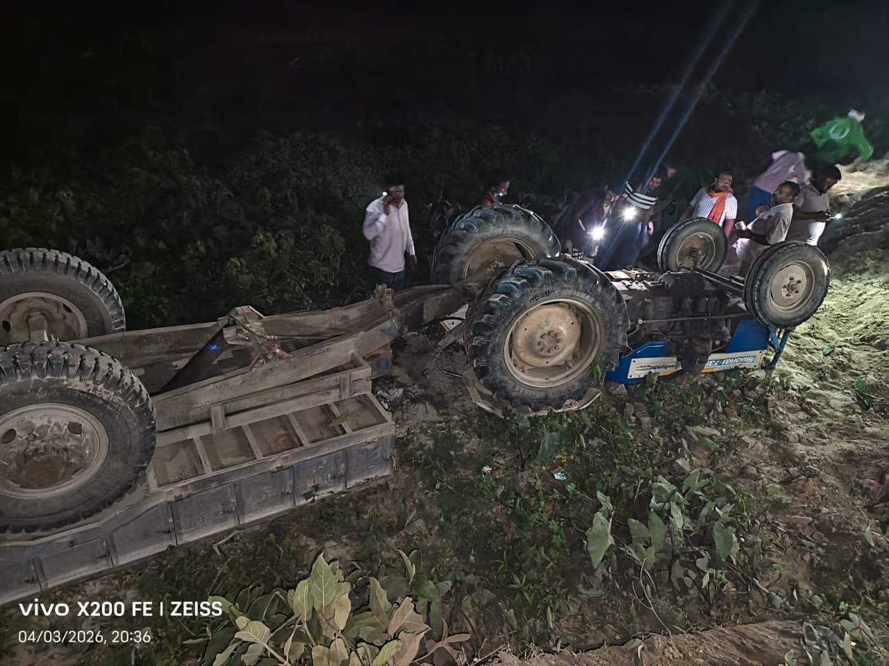 अनियंत्रित ट्रैक्टर गड्ढे में पलटने से चालक की मौत