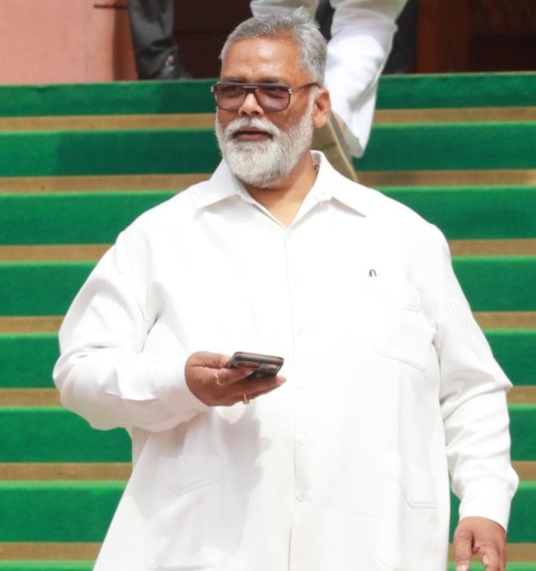 फलका थानाध्यक्ष पर एफआईआर दर्ज कर सेवा से करें बर्खास्त, सांसद